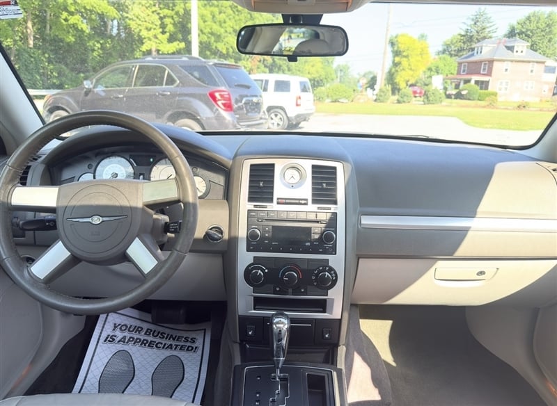 2008 Chrysler 300 Touring - Photo 10
