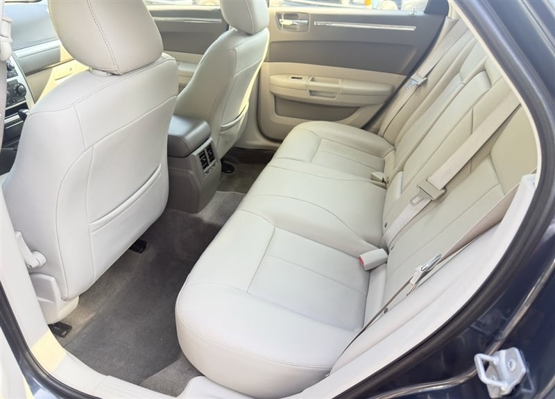 2008 Chrysler 300 Touring - Photo 13